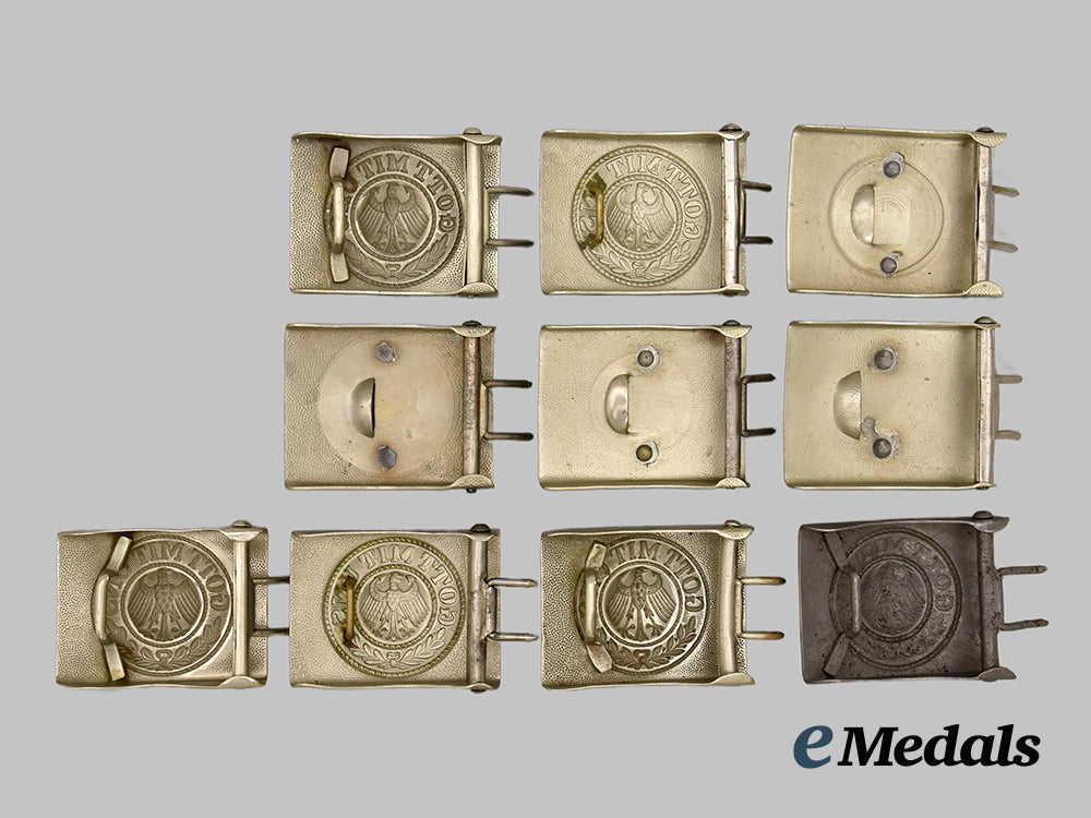 germany,_weimar_republic._a_mixed_lot_of_reichsheer_e_m/_n_c_o_belt_buckles___m_n_c3331