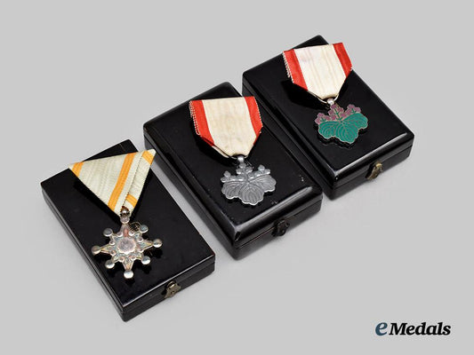 japan,_empire._a_lot_of_three_orders,_cased___m_n_c3353