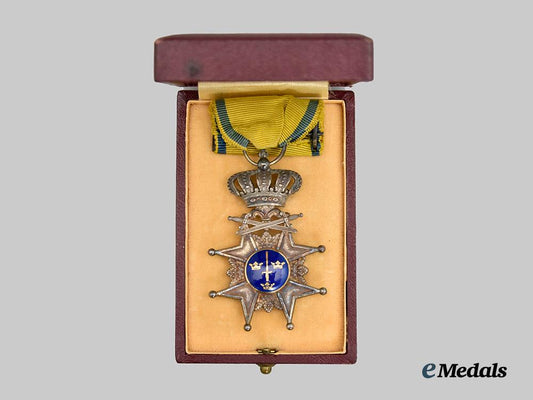 sweden,_kingdom._an_order_of_the_sword_with_swords,_members_badge_in_case___m_n_c3360