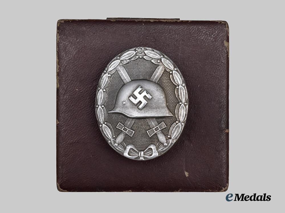 germany,_wehrmacht._a_silver_grade_wound_badge,_with_case,_l22_marked___m_n_c3472