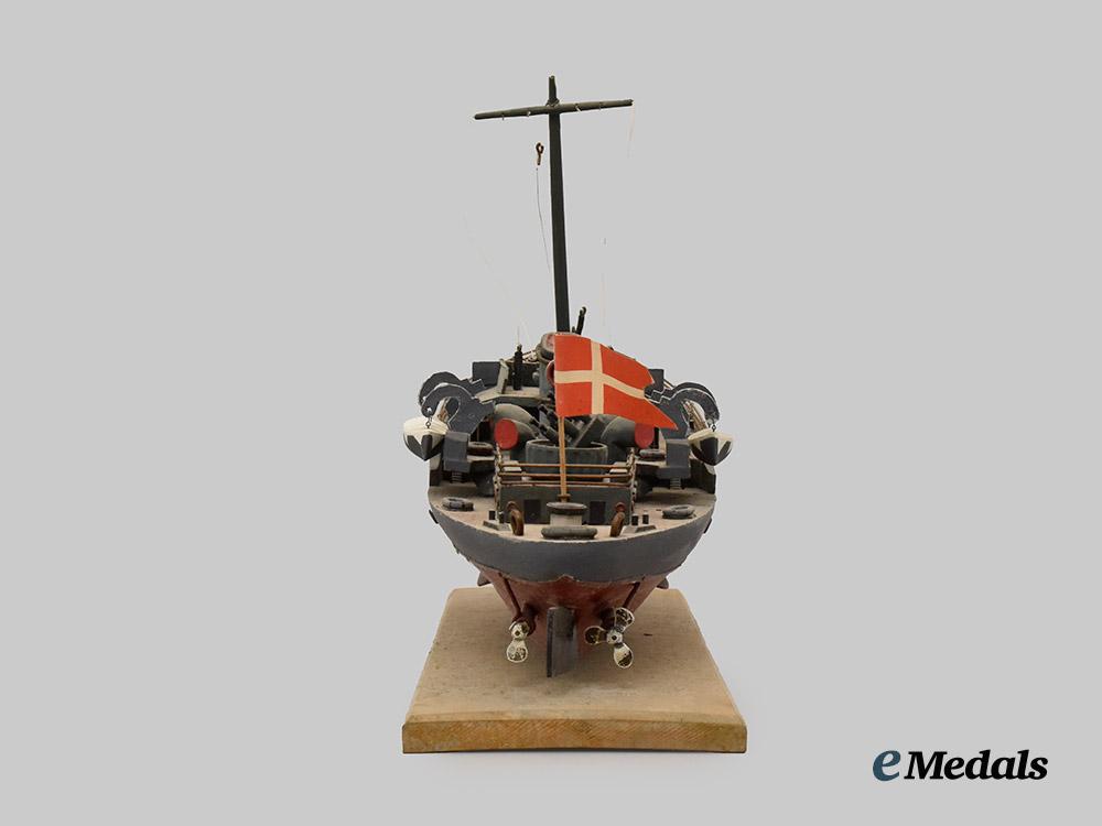 germany,_kriegsmarine._a_p_o_w_camp_art_model_merchant_ship___m_n_c3495