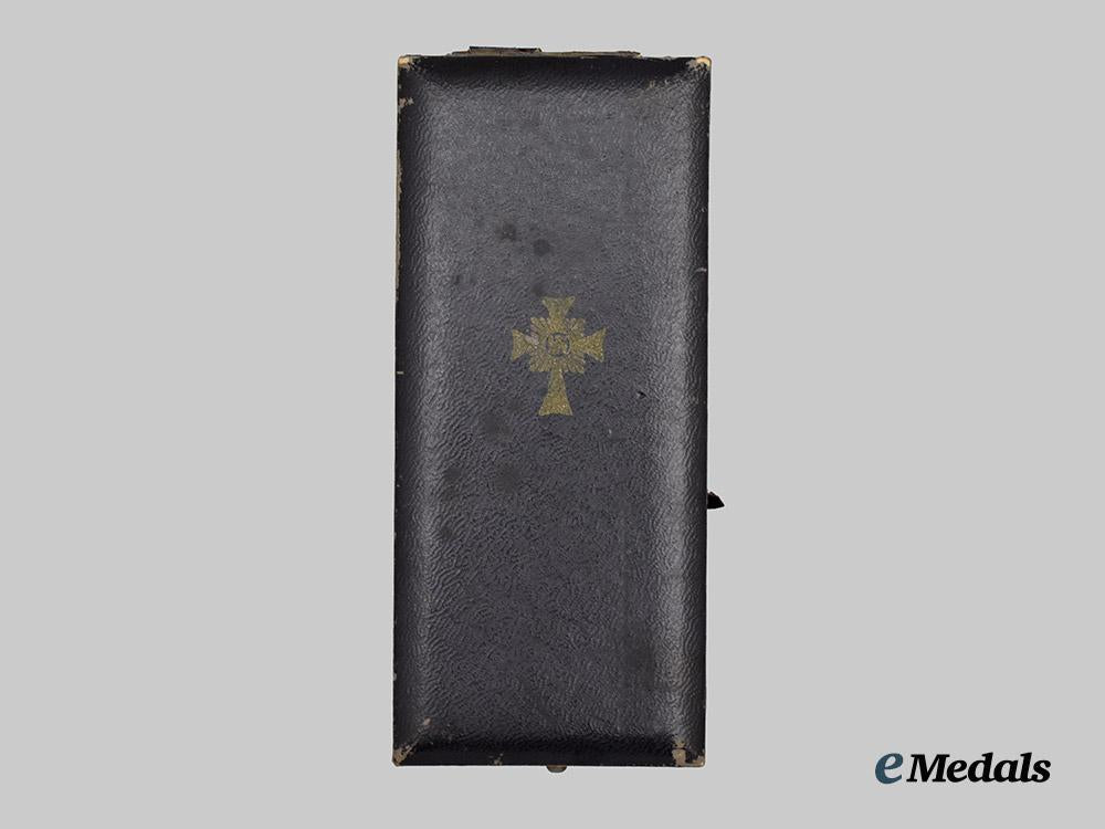 germany,_third_reich._an_honour_cross_of_the_german_mother,_gold_grade_with_case,_by_philipp_türk’s_witwe___m_n_c3504