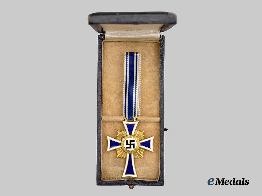 germany,_third_reich._an_honour_cross_of_the_german_mother,_gold_grade_with_case,_by_philipp_türk’s_witwe___m_n_c3505
