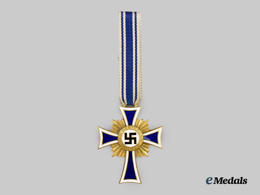 germany,_third_reich._an_honour_cross_of_the_german_mother,_gold_grade_with_case,_by_philipp_türk’s_witwe___m_n_c3508