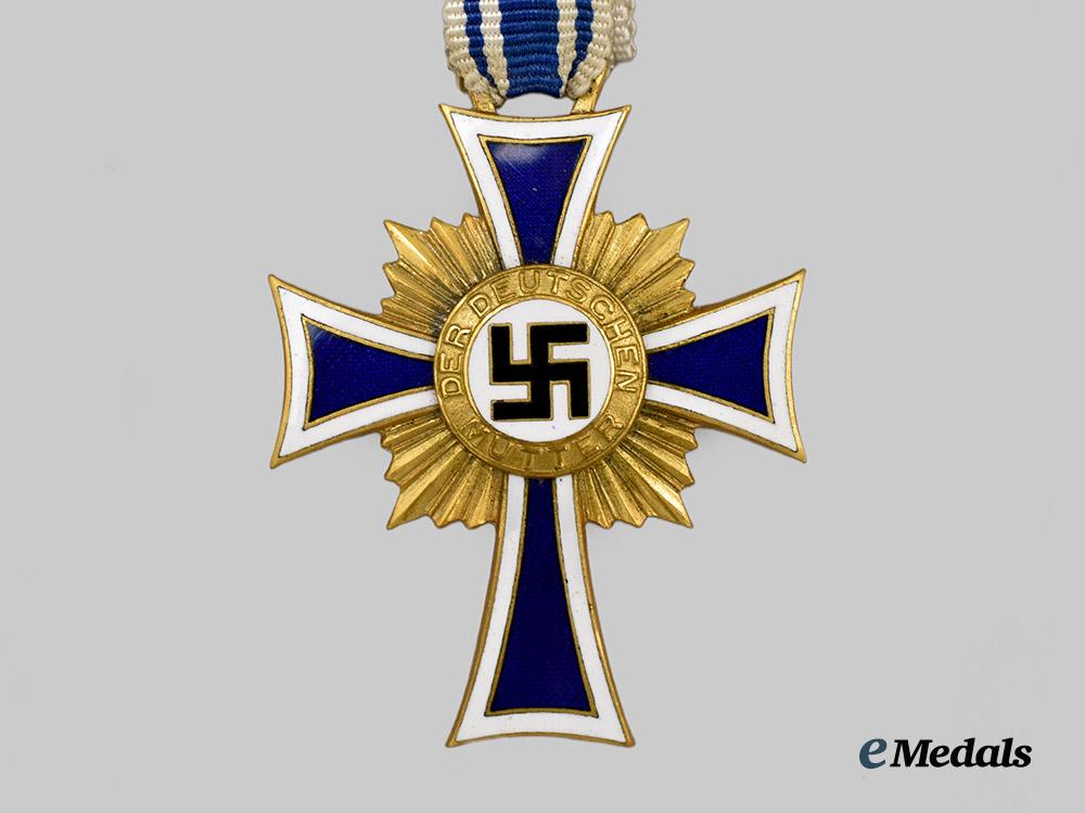 germany,_third_reich._an_honour_cross_of_the_german_mother,_gold_grade_with_case,_by_philipp_türk’s_witwe___m_n_c3509