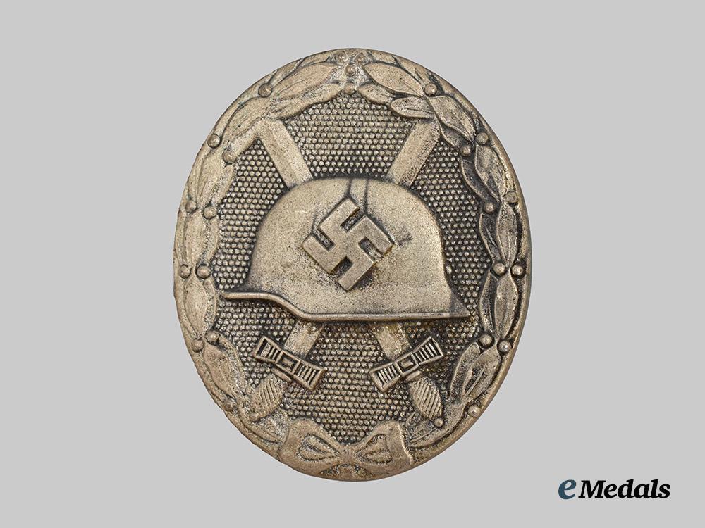germany,_wehrmacht._a_silver_grade_wound_badge,_with_case,_by_klein&_quenzer___m_n_c3547