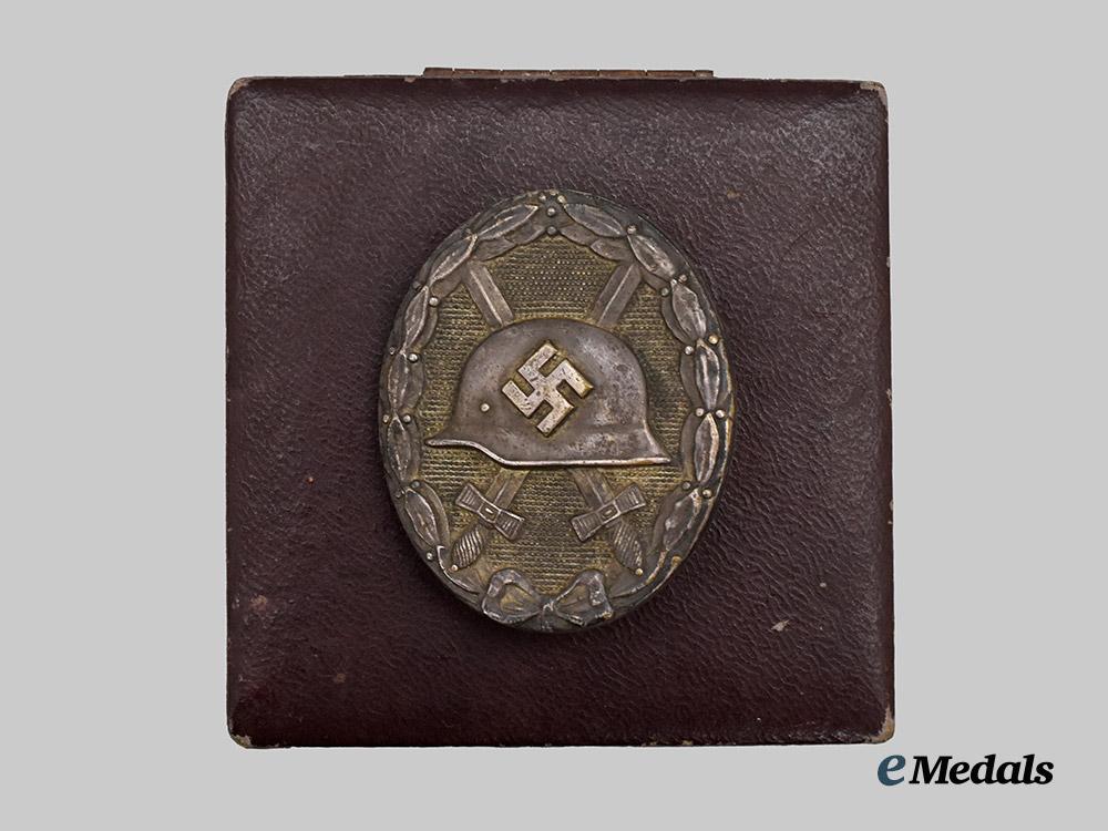 germany,_wehrmacht._a_silver_grade_wound_badge,_with_case,_by_the_vienna_mint___m_n_c3634