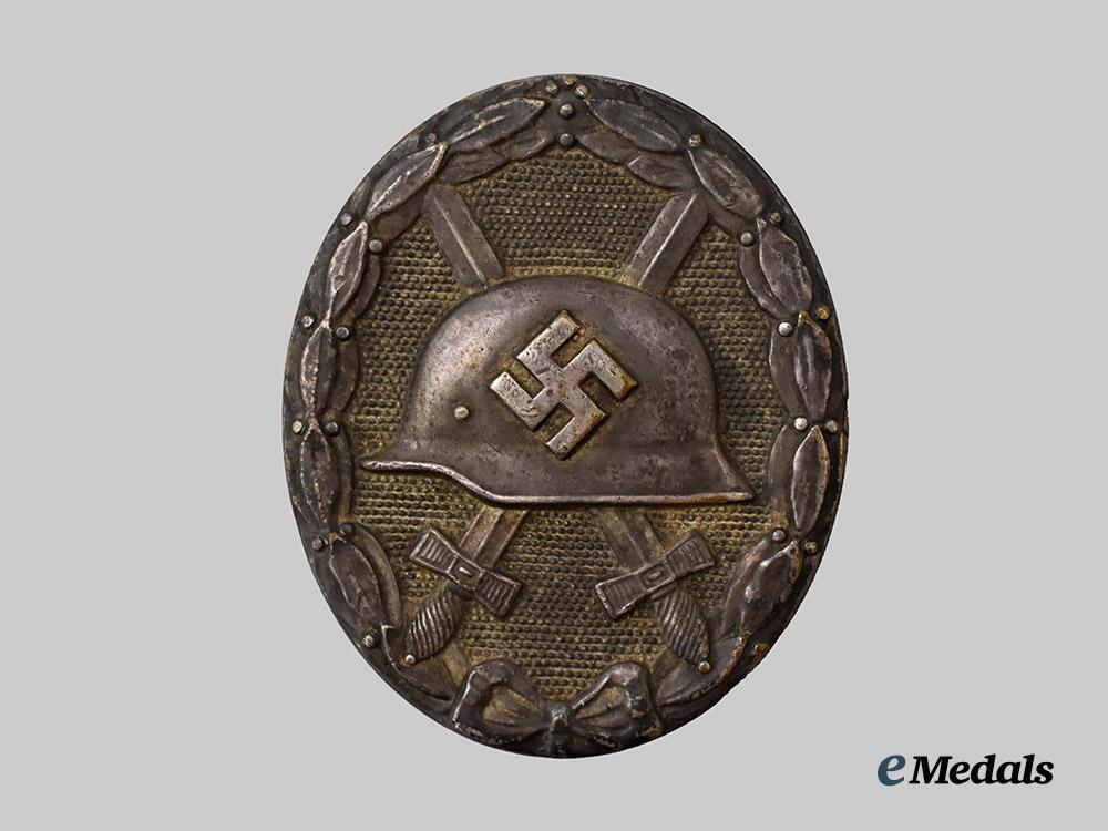 germany,_wehrmacht._a_silver_grade_wound_badge,_with_case,_by_the_vienna_mint___m_n_c3635