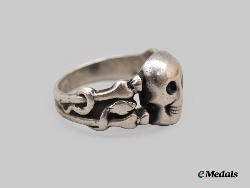 germany,_wehrmacht._a_commemorative_totenkopf_ring_in_silver___m_n_c3645