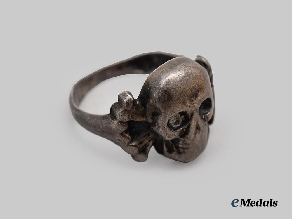 germany,_wehrmacht._a_commemorative_totenkopf_ring_in_silver___m_n_c3651