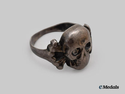 germany,_wehrmacht._a_commemorative_totenkopf_ring_in_silver___m_n_c3651