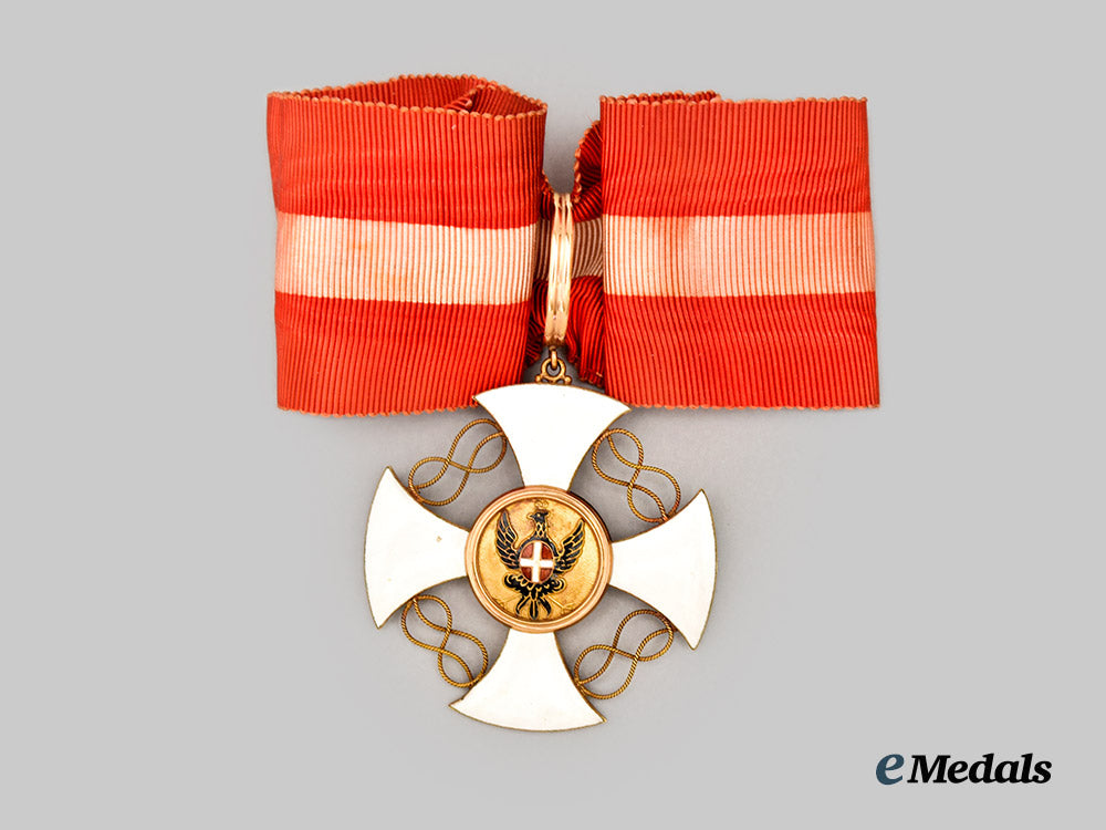 italy,_kingdom._an_order_of_the_crown_of_italy_in_gold,_commander's_badge,_c.1915___m_n_c3663