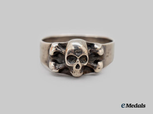 germany,_wehrmacht._a_totenkopf_ring_in_silver___m_n_c3690