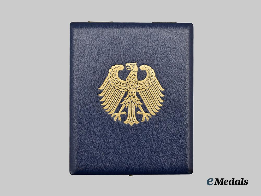 germany,_federal_republic._an_order_of_merit,_i_class_cross_with_case,_by_steinhauer&_lück___m_n_c3711
