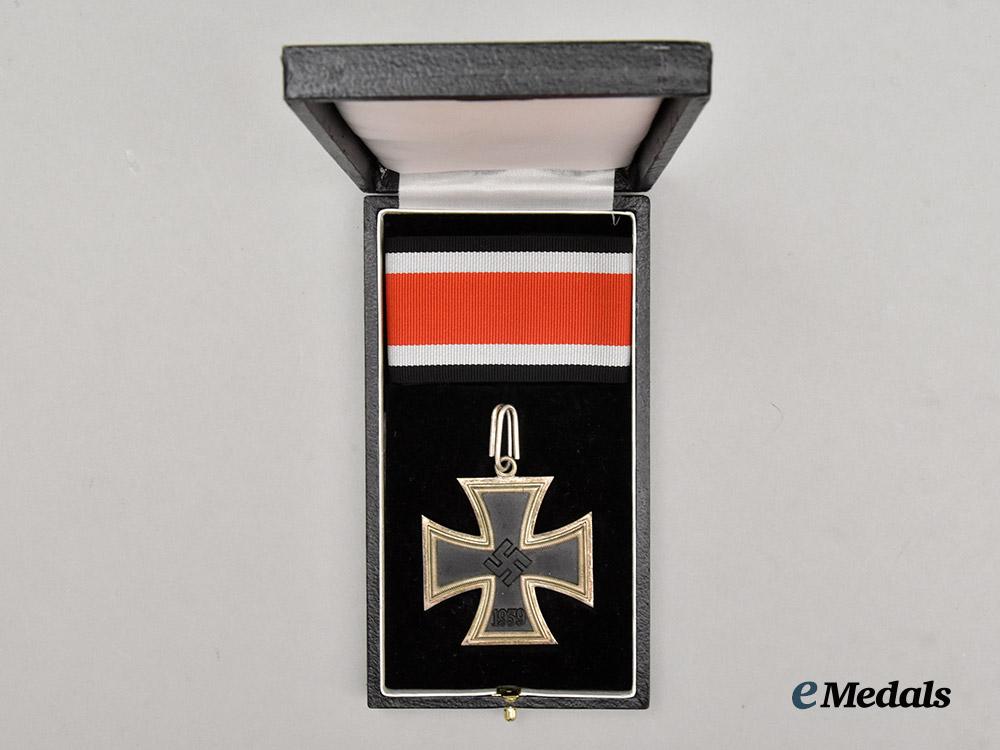 germany,_federal_republic._a_knight’s_cross_of_the_iron_cross,_with_case,_exhibition_example___m_n_c3745