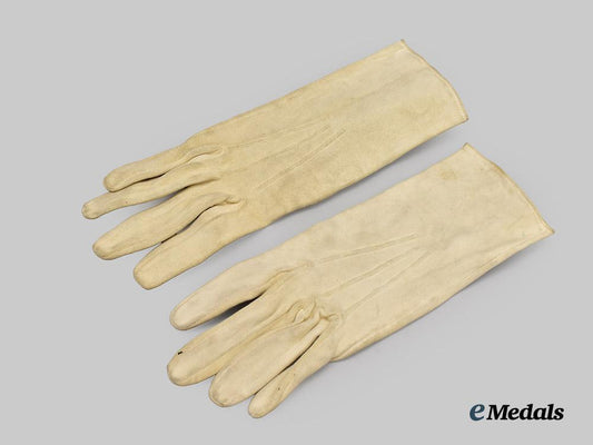germany,_wehrmacht._a_pair_of_dress_uniform_gloves,_cross-_branch_examples___m_n_c3752