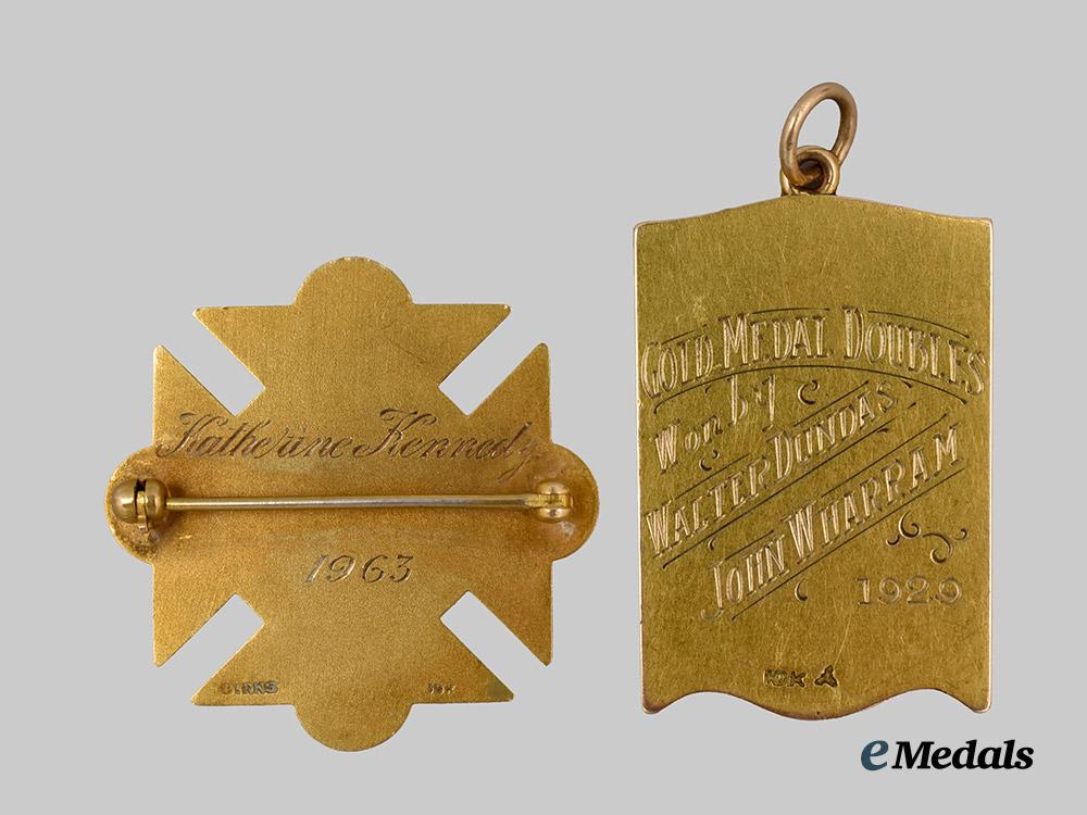 canada,_commonwealth._two_gold_badges___m_n_c3762