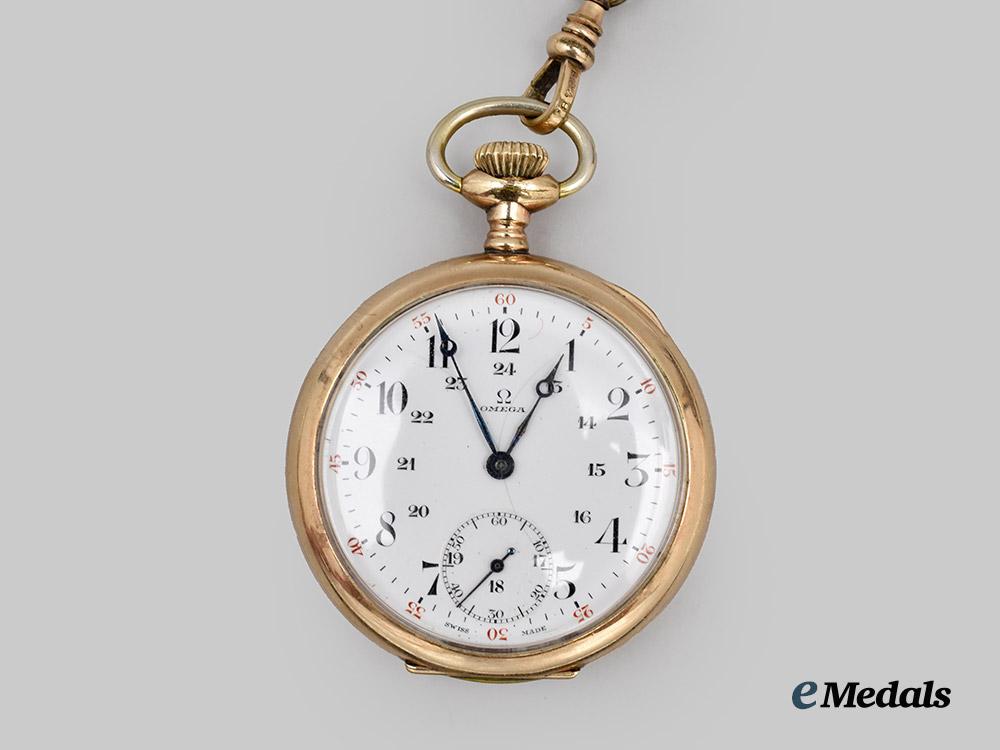 canada,_commonwealth._an_omega_pocket_watch_and_chain_for_first_war_service_to_pte._h._e._dear___m_n_c3780