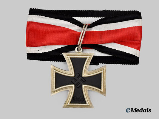 germany,_federal_republic._a_knight’s_cross_of_the_iron_cross,_exhibition_example_by_rudolf_souval,_c.1965___m_n_c3786