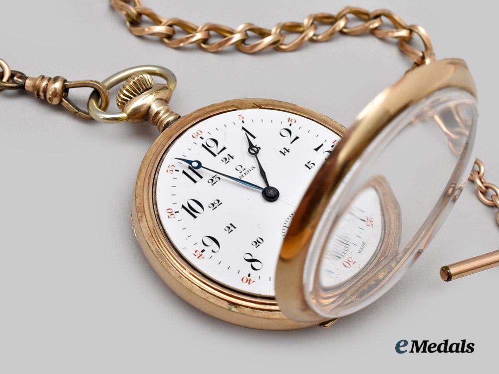 canada,_commonwealth._an_omega_pocket_watch_and_chain_for_first_war_service_to_pte._h._e._dear___m_n_c3786