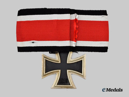 germany,_federal_republic._a_knight’s_cross_of_the_iron_cross,_exhibition_example_by_rudolf_souval,_c.1965___m_n_c3788