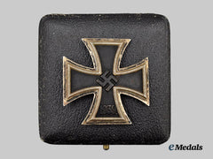 Germany, Wehrmacht. A 1939 Iron Cross I Class, with Case, by Klein & Quenzer