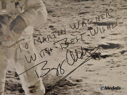 united_states._a_signed_studio_print_of_apollo11_astronaut_edwin“_buzz”_aldrin_junio_walking_on_the_moon___m_n_c3855