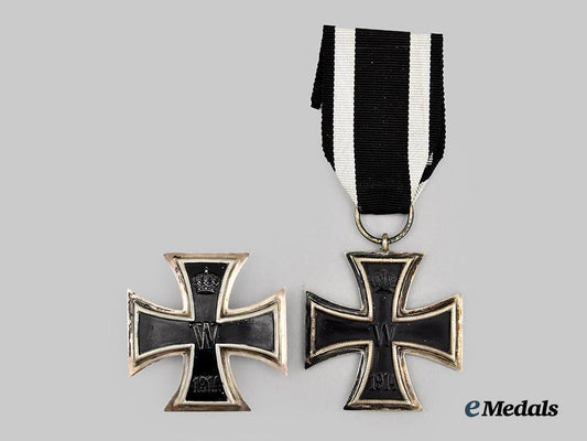 germany,_imperial._a_pair_of1914_iron_crosses___m_n_c3858