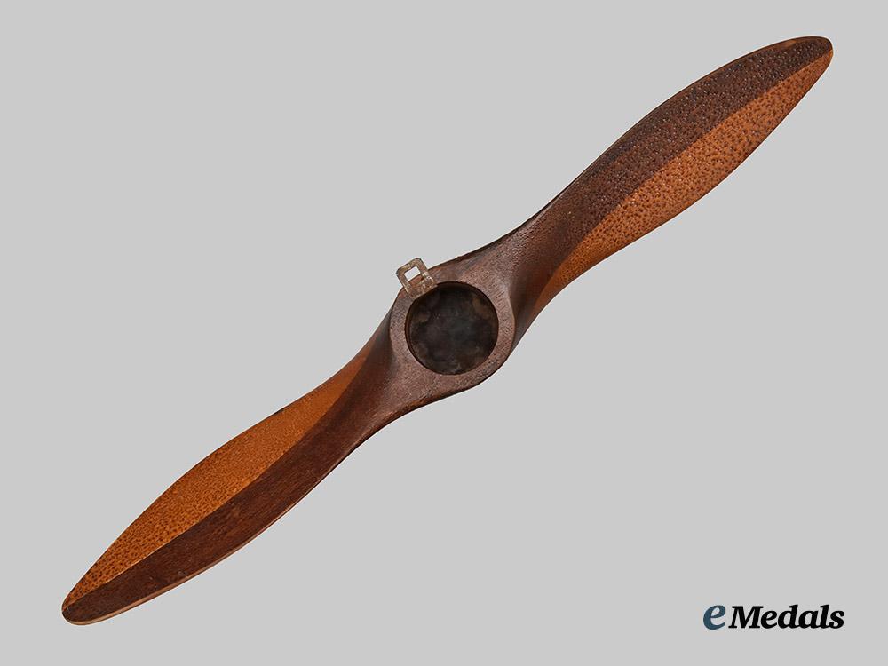 germany,_imperial._a1917_tribute_propeller_gifted_to_alfred_keller_for_receipt_of_the_pour_le_mérite___m_n_c3882