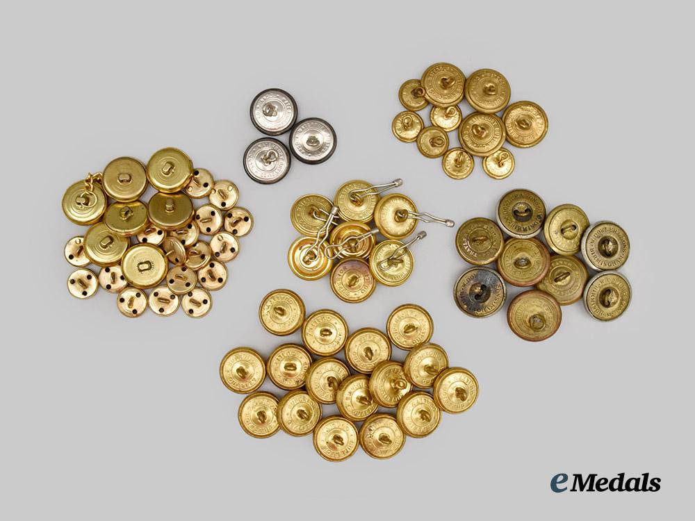 canada,_united_kingdom,_united_states._a_lot_of_sixty-_nine_assorted_army,_navy_and_air_force_uniform_buttons___m_n_c3883