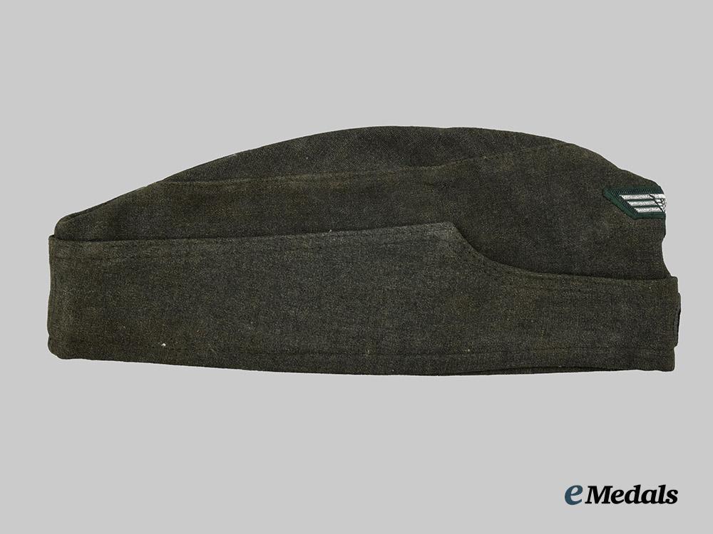 germany,_heer._an_officer’s_upgraded_overseas_field_cap,_late-_war_example,_by_karl_heisler___m_n_c3896