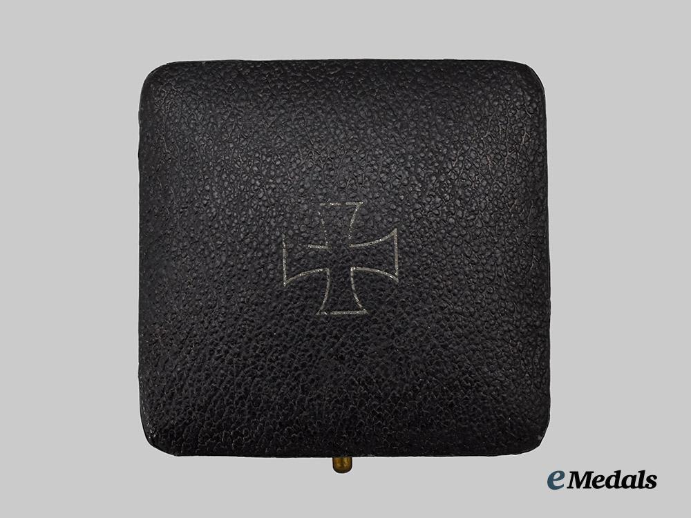 germany,_wehrmacht._a1939_iron_cross_i_class,_with_case,_by_gebrüder_godet___m_n_c3911