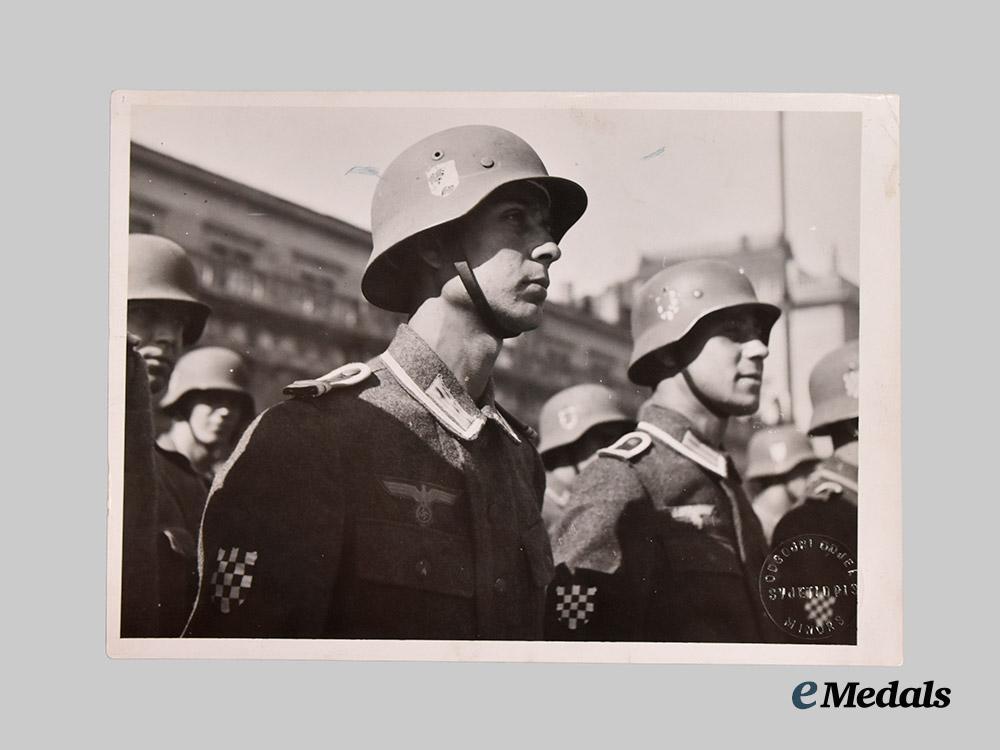 croatia,_independent_state._a_lot_of_two_photographs_of_croatian_military_troops___m_n_c3913