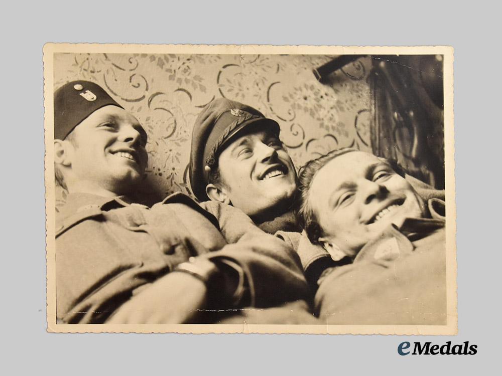 croatia,_independent_state._a_lot_of_two_photographs_of_croatian_military_troops___m_n_c3915