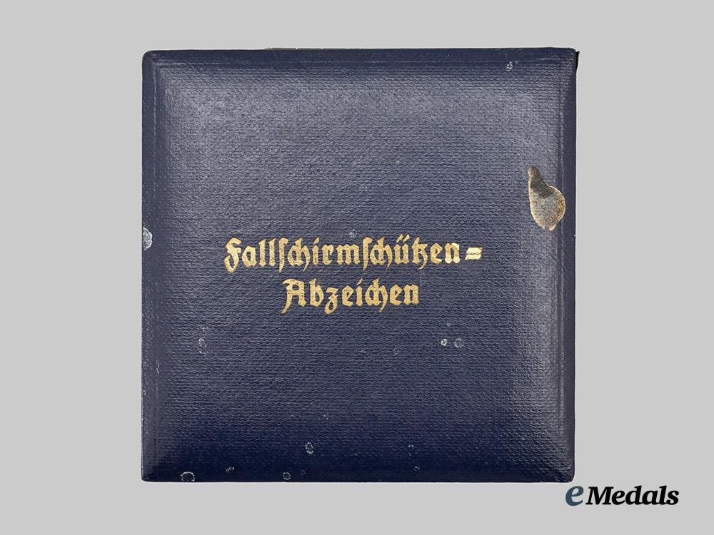 germany,_luftwaffe._a_fallschirmjäger_badge,_with_case,_by_imme&_sohn___m_n_c3936