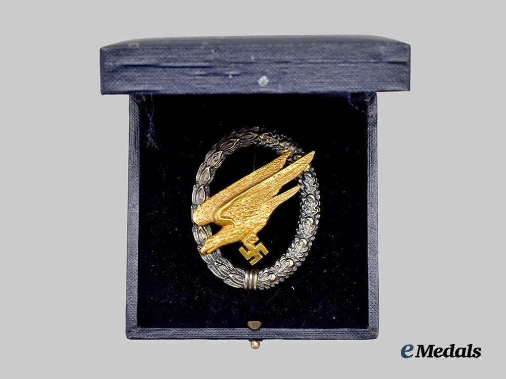 germany,_luftwaffe._a_fallschirmjäger_badge,_with_case,_by_imme&_sohn___m_n_c3937