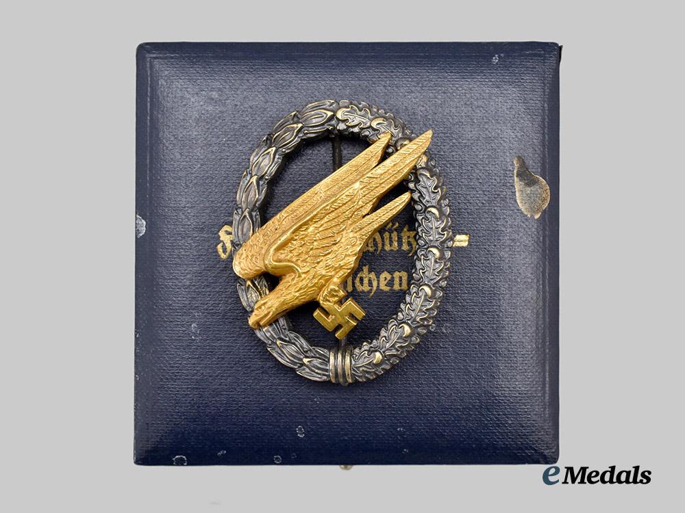 germany,_luftwaffe._a_fallschirmjäger_badge,_with_case,_by_imme&_sohn___m_n_c3938