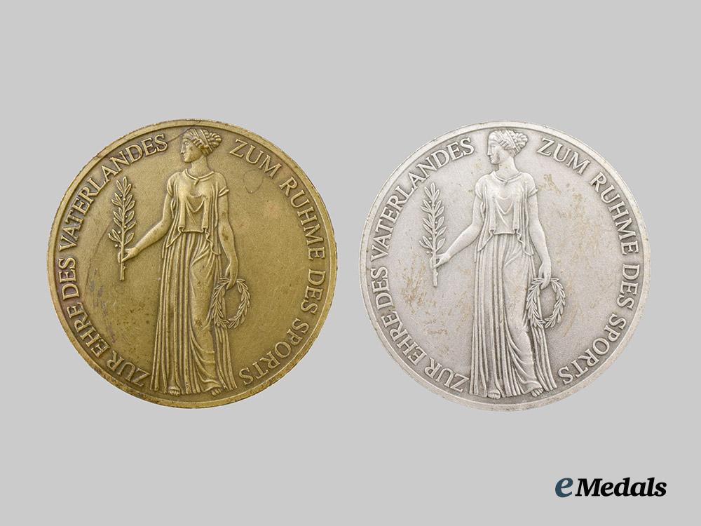 germany,_third_reich._a_pair_of1936_berlin_olympics_commemorative_medallions___m_n_c3966