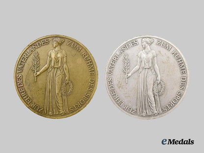 germany,_third_reich._a_pair_of1936_berlin_olympics_commemorative_medallions___m_n_c3966