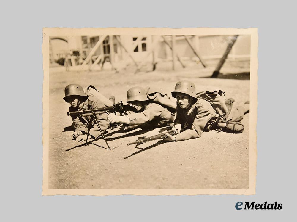 croatia,_independent_state._a_lot_of_eight_photographs_of_croatian_military_men,_c.1941-45___m_n_c3988