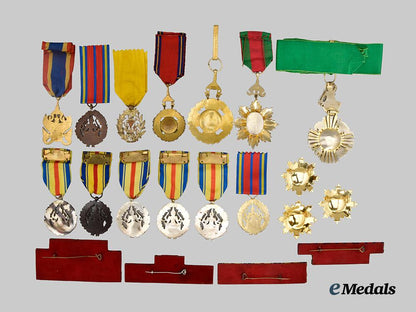 cambodia._a_lot_of_assorted_cambodian_medals___m_n_c3993