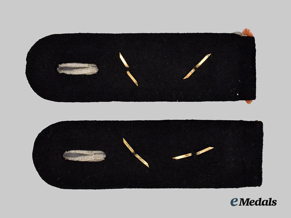 germany,_s_s._a_set_of_waffen-_s_s_reconnaissance_hauptsturmführer_shoulder_boards___m_n_c4001