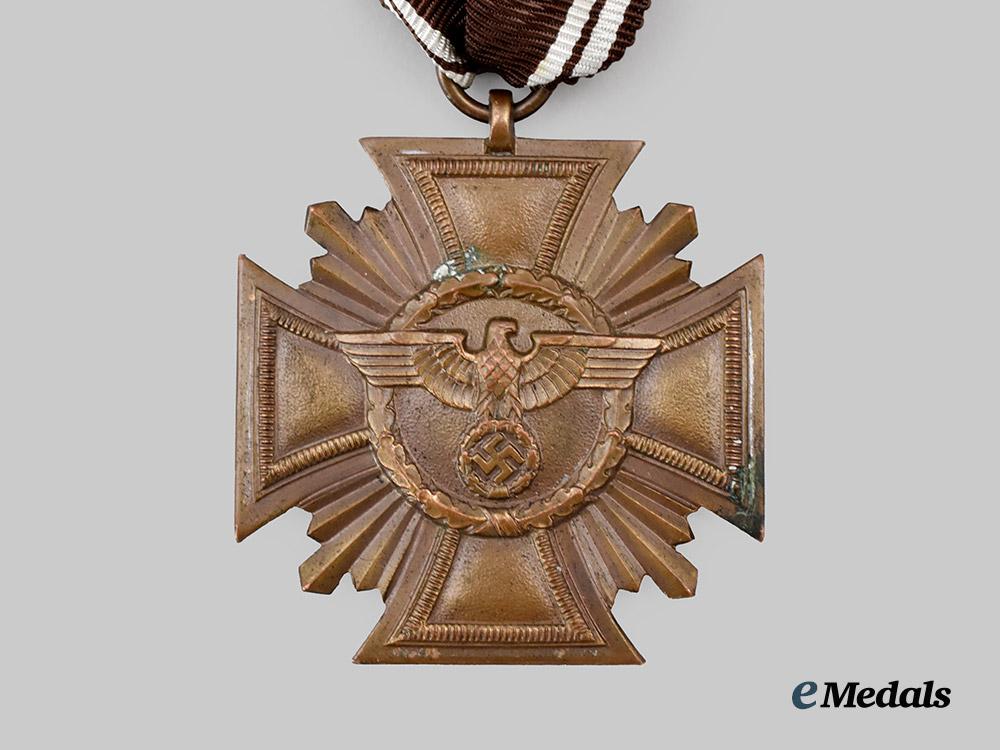 germany,_n_s_d_a_p._a_long_service_award,_i_i_i_class_for10_years,_by_paul_meybauer___m_n_c4007