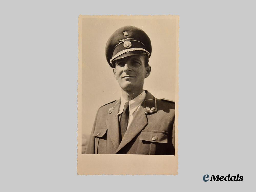 croatia,_independent_state._a_lot_of_six_photographs_of_croatian_air_force_personnel,_c.1941-45___m_n_c4010