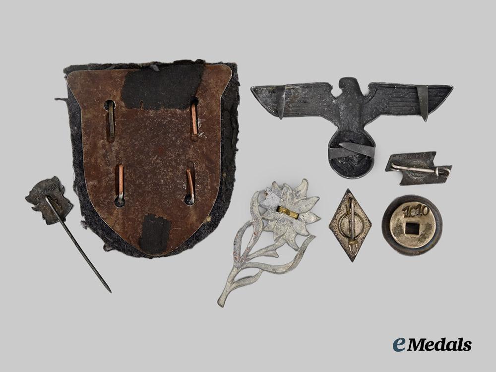 germany,_third_reich._a_lot_of_badges,_decorations_and_insignia___m_n_c4017