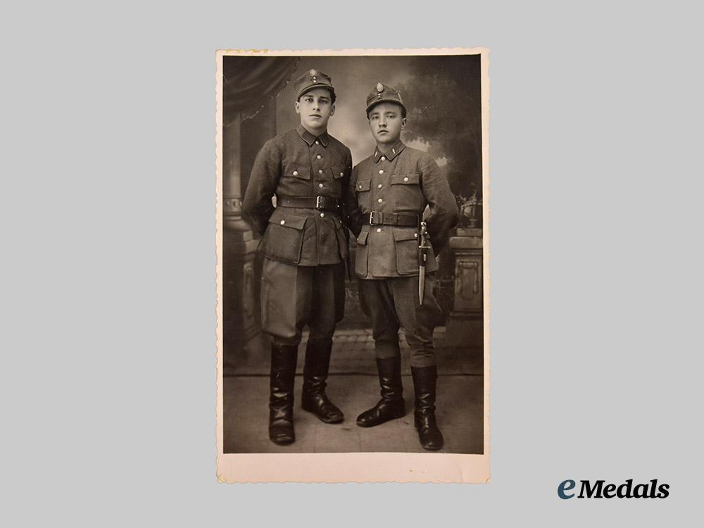 croatia,_independent_state._a_lot_of_eight_photographs_of_croatian_military_men,_c.1941-45___m_n_c4045