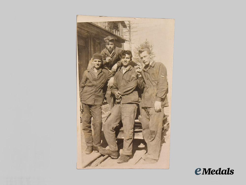 croatia,_independent_state._a_lot_of_eight_photographs_of_croatian_military_men,_c.1941-45___m_n_c4055
