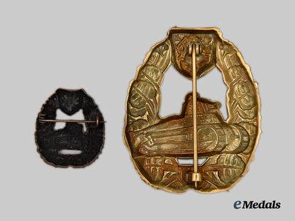 czechoslovakia,_republic._a_tankist_badge_with_miniature_badge___m_n_c4068