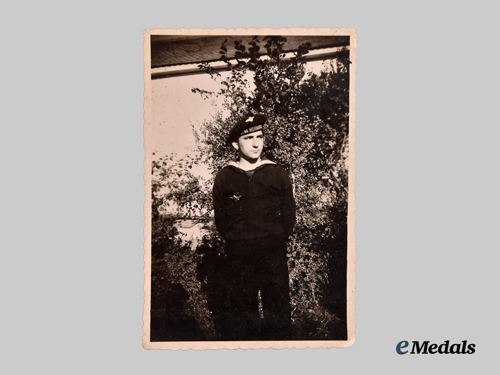 croatia,_independent_state._a_lot_of_seven_photographs_of_croatian_naval_personnel,_c.1941-45___m_n_c4091
