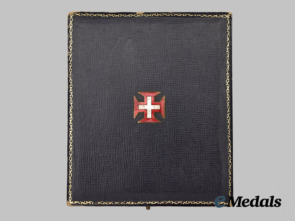 portugal,_republic._a_naval_medal_of_vasco_da_gama_with_rosette,_cased.___m_n_c4135